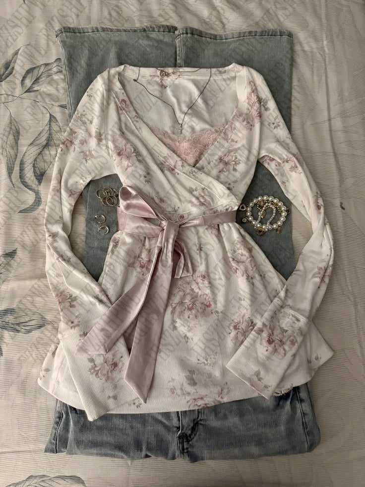 Elegant Women Lovely Advanced Shirts Sweet Hot Cute 90s Y2K Kawaii Harajuku Bow Clothing Korean Slim Aesthetic Daily Classic Tee