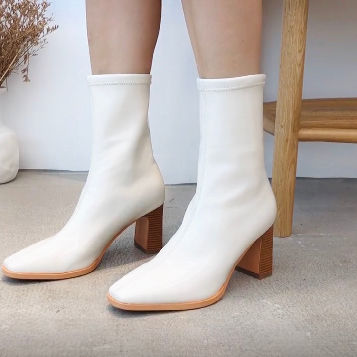 THICK HEEL CHELSEA BOOTS