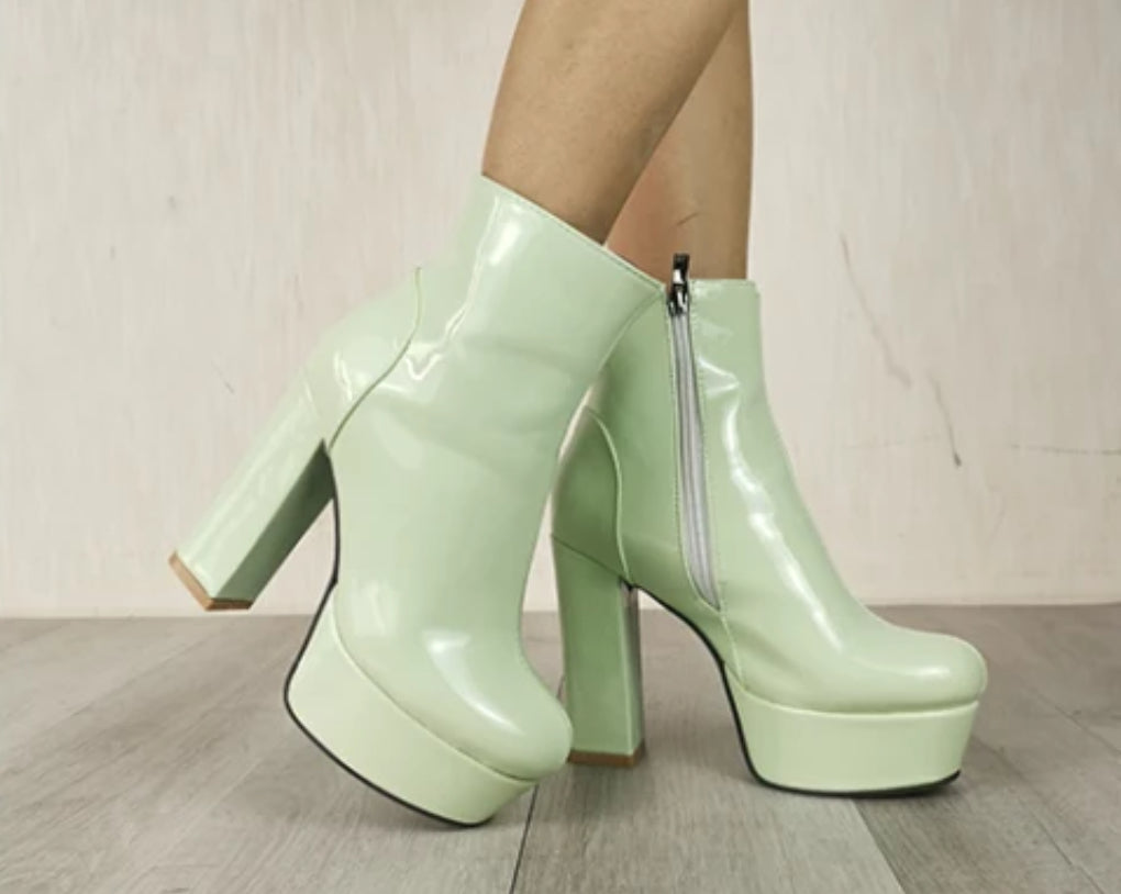 PATENT LEATHER PLATFORM CHELSEA BOOTS
