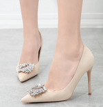 Load image into Gallery viewer, CRYSTAL BROOCH PUMPS
