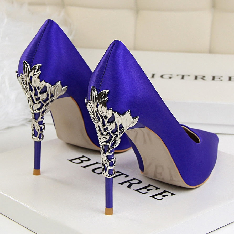 CARVED HEEL SATIN PUMPS