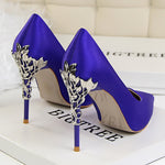 Load image into Gallery viewer, CARVED HEEL SATIN PUMPS
