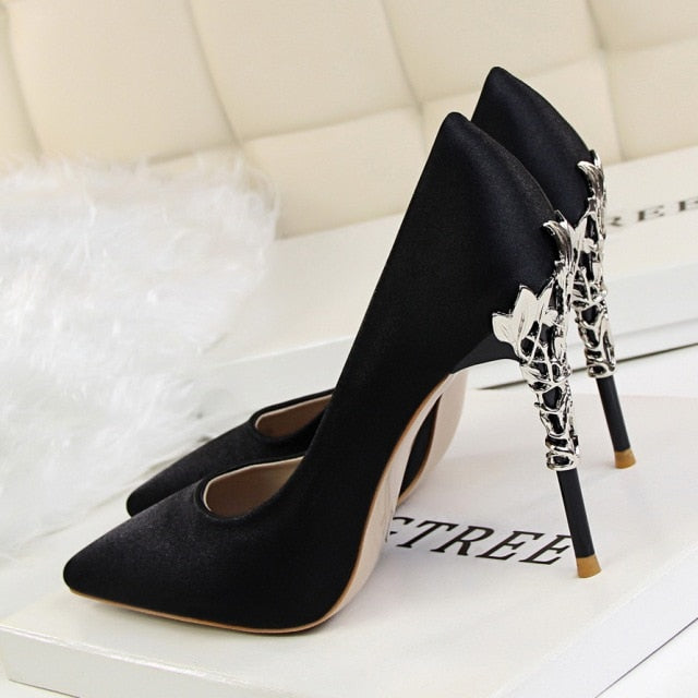 CARVED HEEL SATIN PUMPS