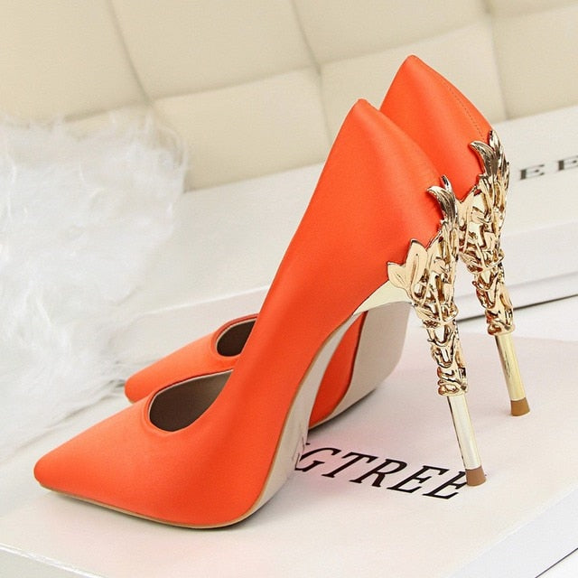 CARVED HEEL SATIN PUMPS