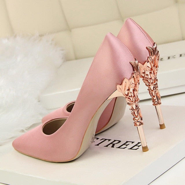 CARVED HEEL SATIN PUMPS